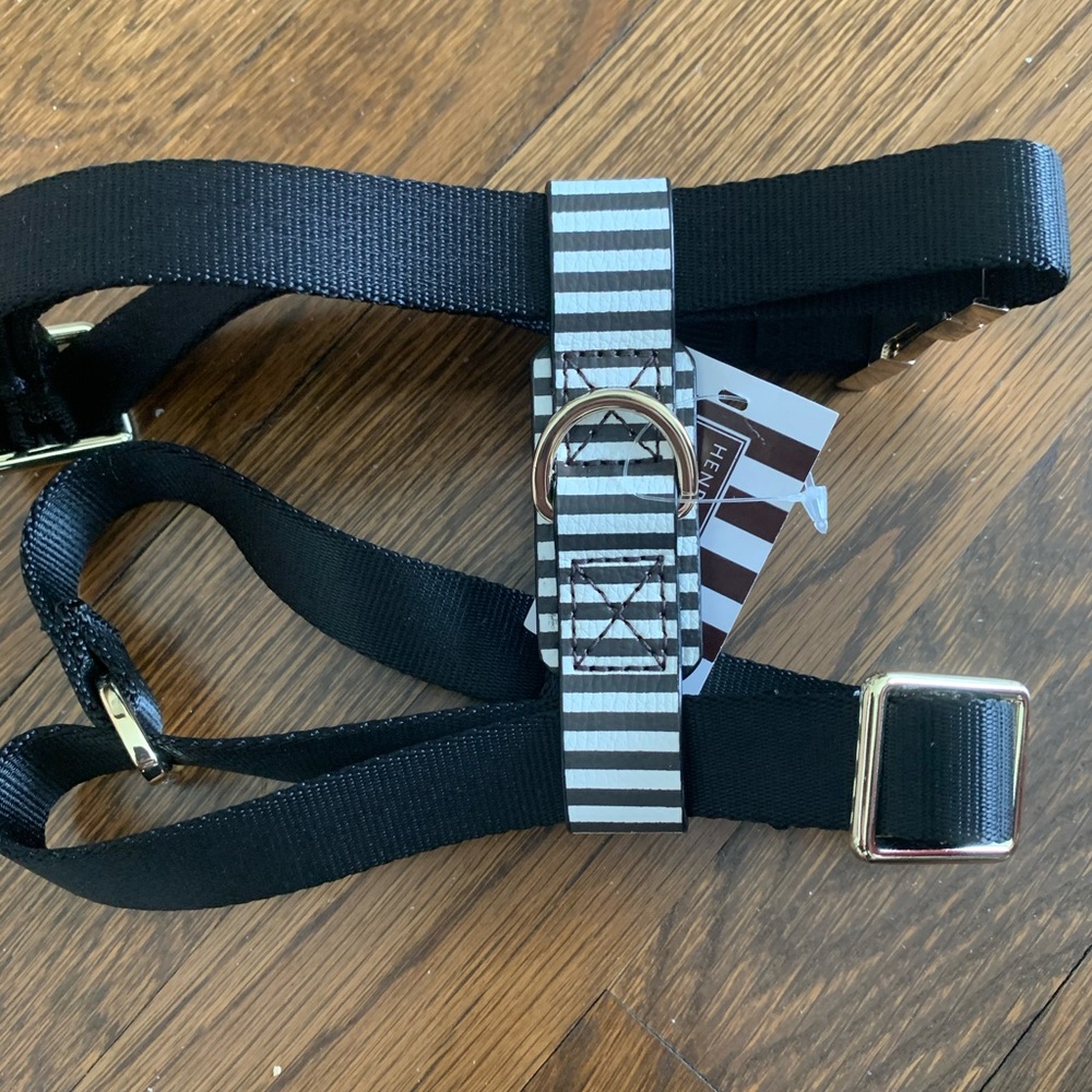 Henri Bendel influencer harness and leash NWT